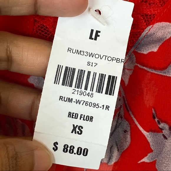 NWT LF Seek The Label Red Floral Lace Trim Tank Top - Picture 8 of 9